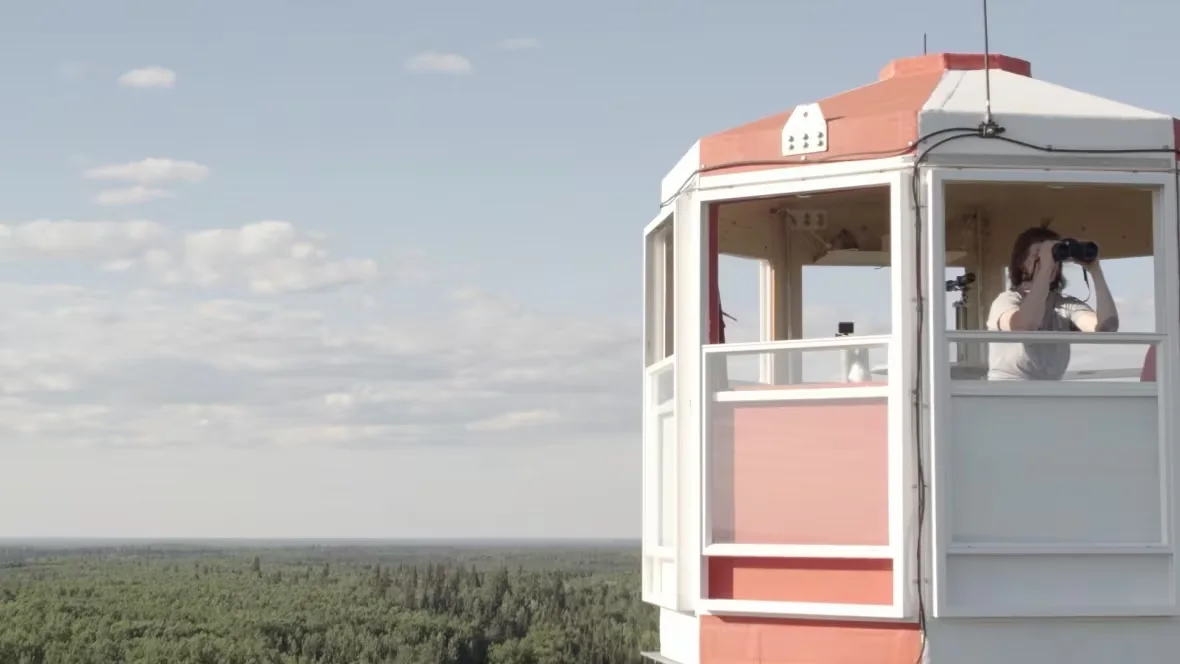 fire-lookout-in-fire-tower-using-binoculars/Submitted by Tova Krentzman via CBC