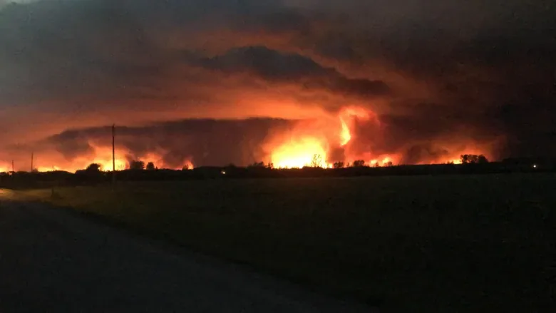 Military personnel, planes move to help with Alberta fires