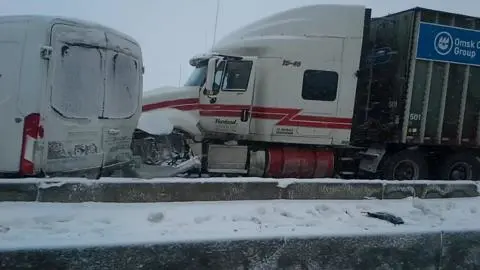 50 vehicle pile up on Quebec highway, trucks lose control
