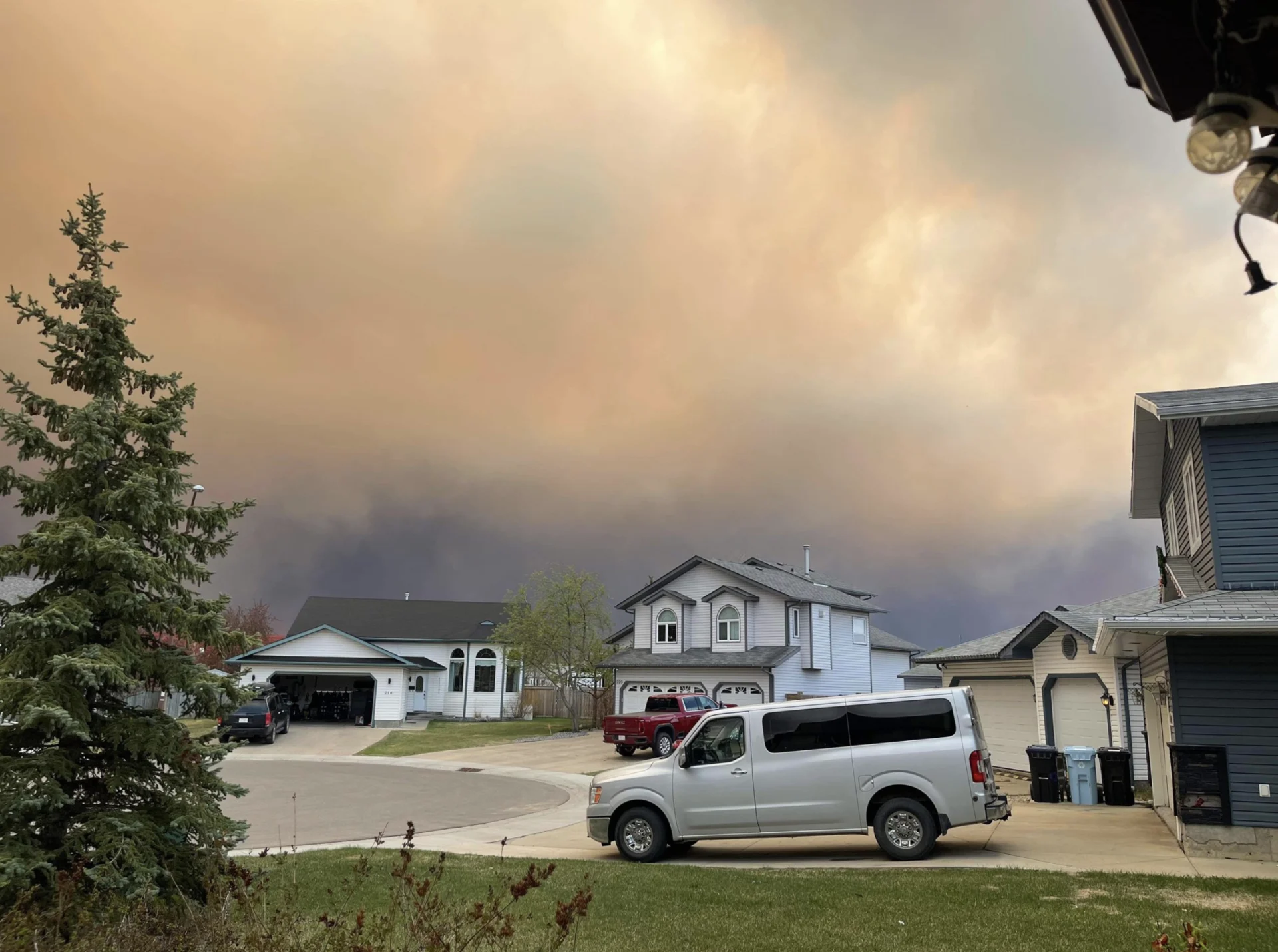 Fort McMurray evacuees will likely remain out of their homes for at least another week, possibly longer. Latest on the wildfire, here