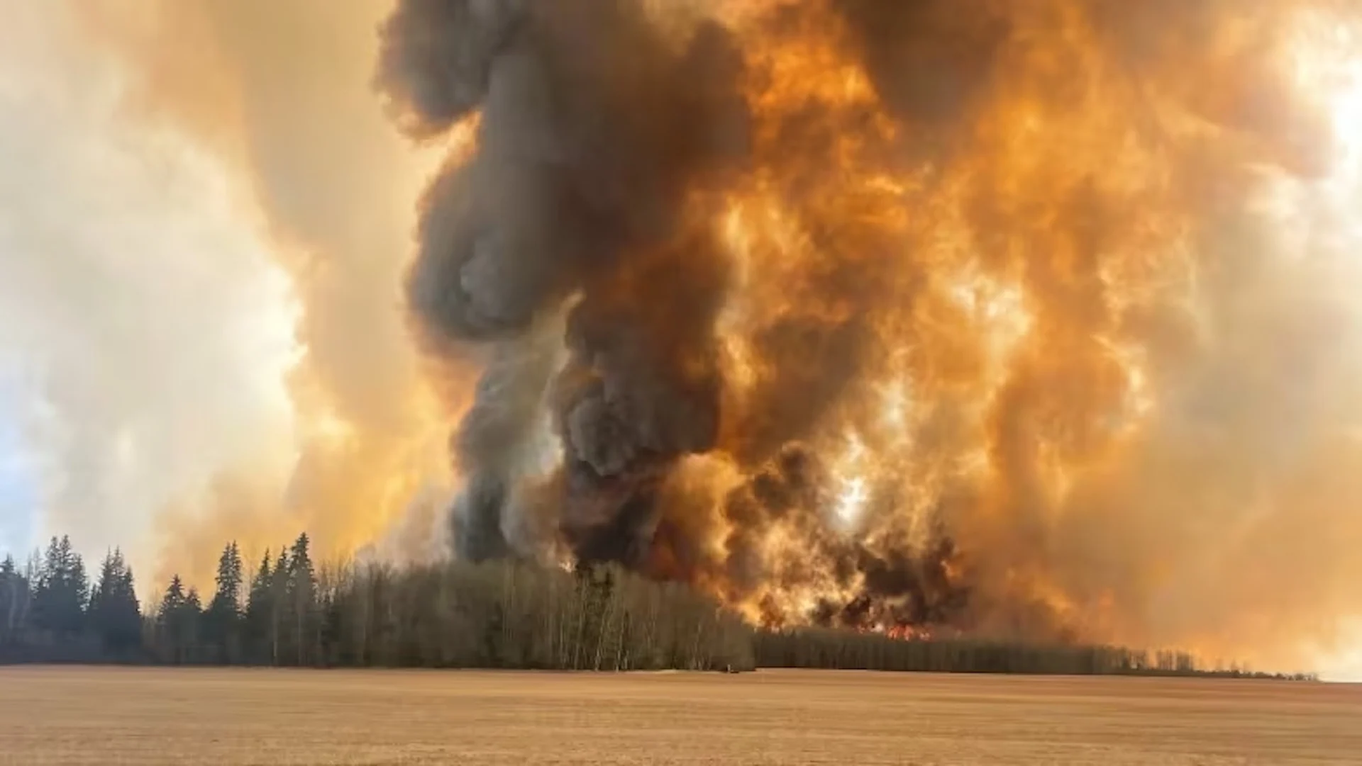 Wildfires west of Edmonton continue to threaten rural homes, hamlets