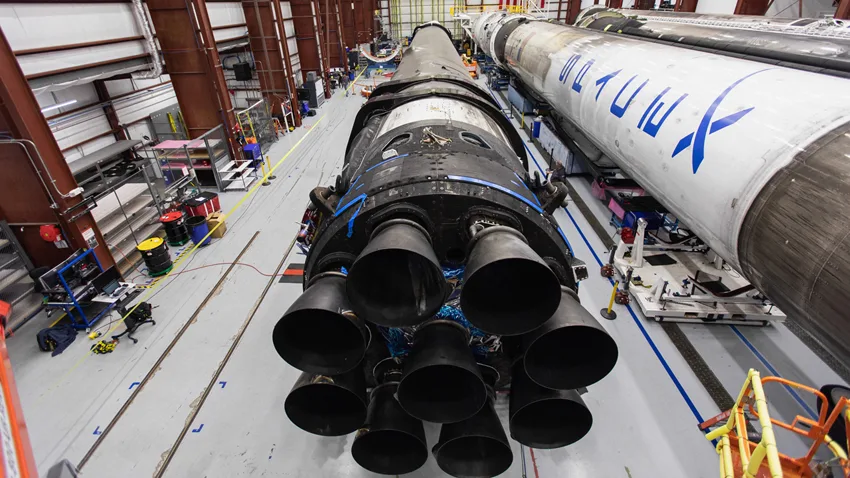 Falcon9-engines-ksc-20191002-ph-spx01 0001 NASA-AustinLowery