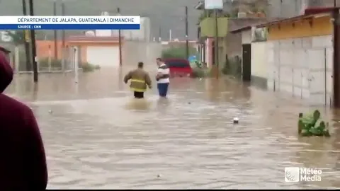 Amanda touche terre : 11 décès, inondations majeures