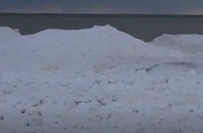 Ice shelves form along shores of Lake Erie