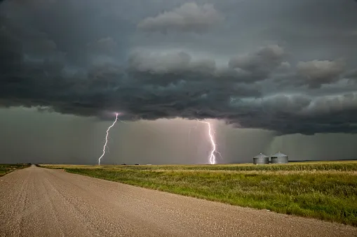 West: Another round of thunderstorms, then big cooldown threatens snow