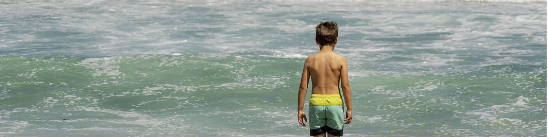 The colour of your child's bathing suit could make swim time safer