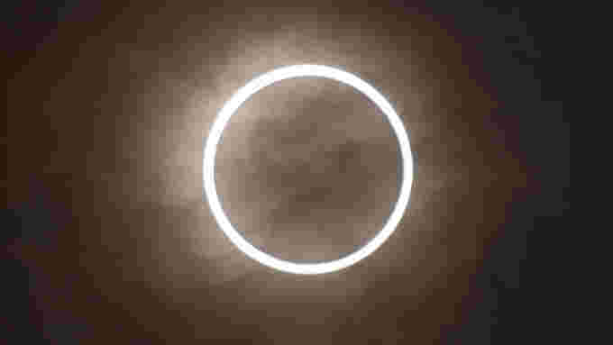 Annular solar eclipse 2012 Nakae Wikimedia