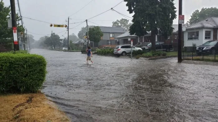 Déluge : plus de pluie en vingt minutes que dans un mois