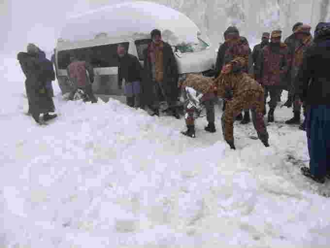Pakistan snow/REUTERS (Do not reuse)