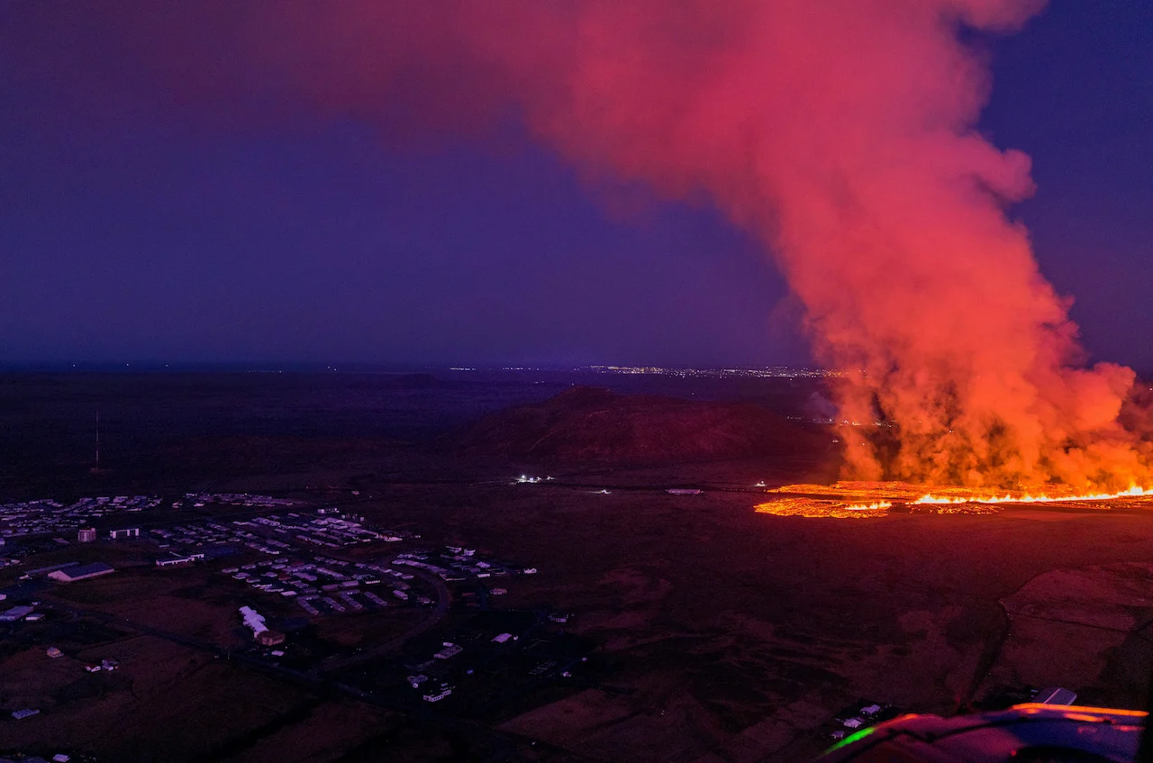 ICELAND-VOLCANO/Icelandic Coast Guard/Handout via REUTERS