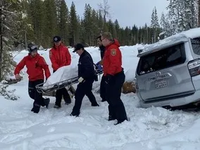 À 68 ans, elle est retrouvée vivante 5 jours plus tard, dans sa voiture enneigée