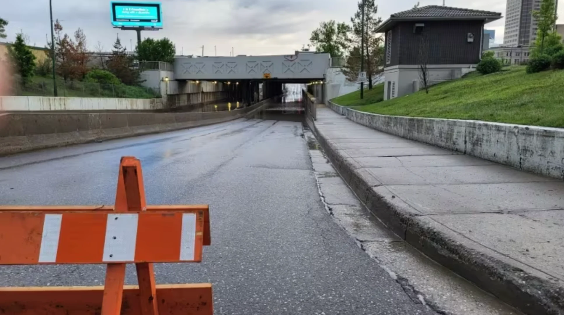 Downpour leads to flooding in Regina