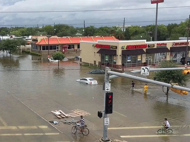 800px-Harvey flooding (36527844190)