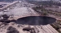 Une doline apparaît subitement dans une zone minière du Chili
