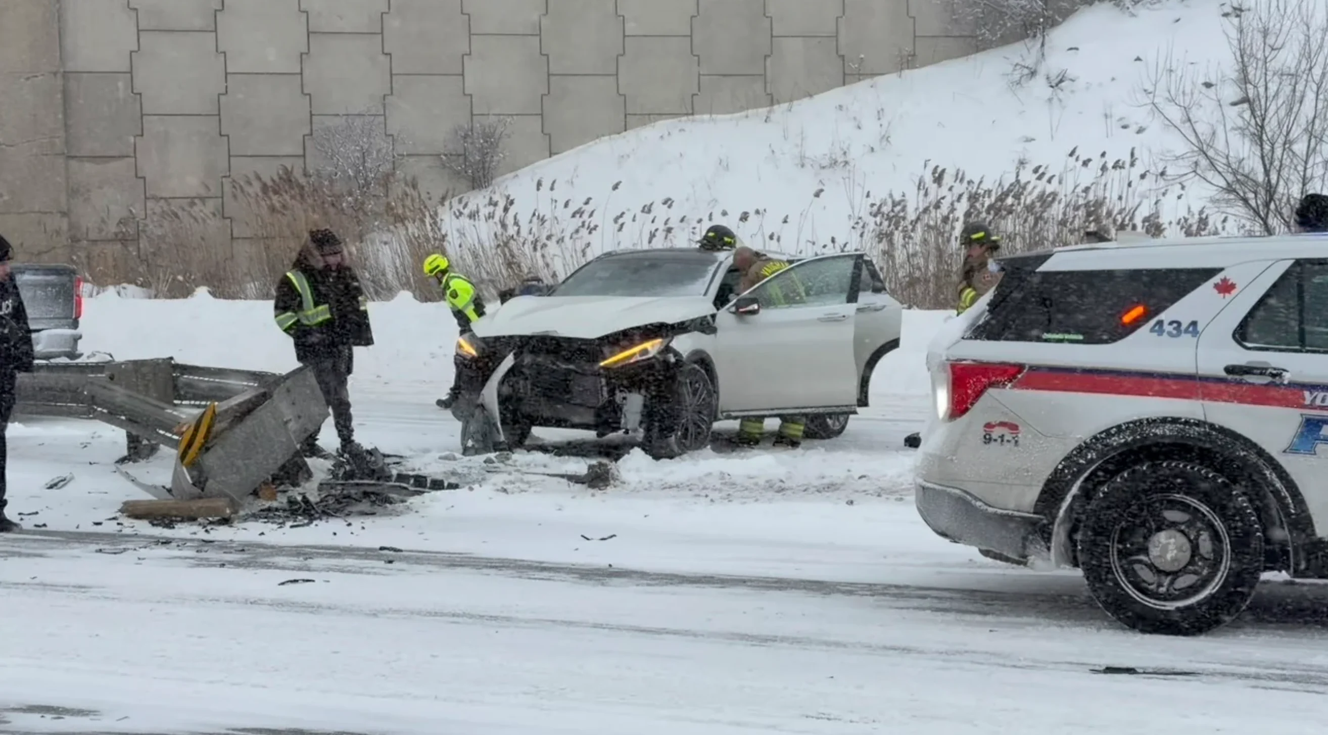 Provided (Freelancer): Jan. 25, 2026. Hwy 7 & Dufferin St in Vaughan… Includes a car that lost control on a curve and crashed into a guardrail. Emergency crews on scene, no major injuries, but very heavy snow falling currently.