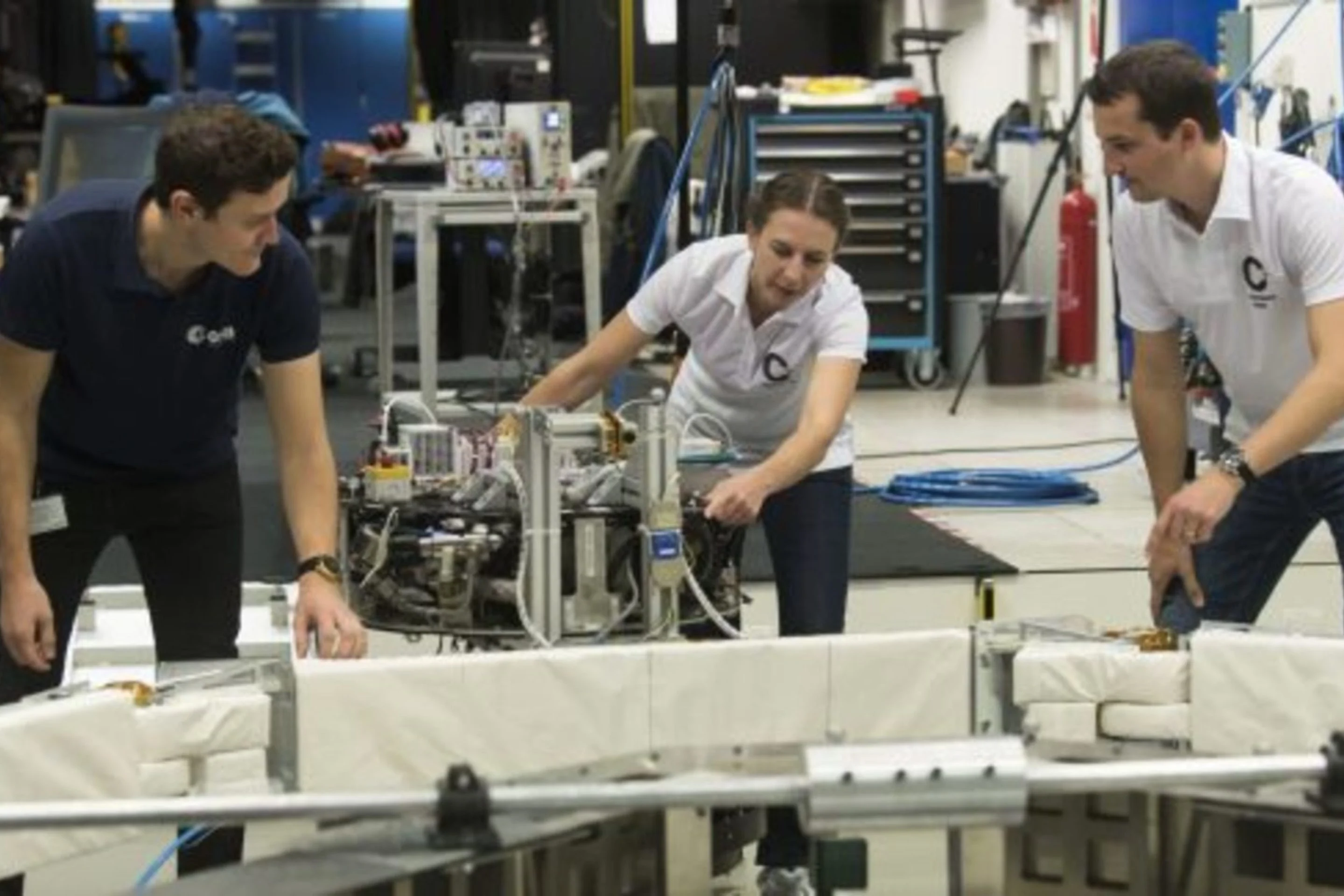ClearSpace-and-ESA-teams-testing-the-2D-full-scale-model-of-the-ClearSpace-1-‘servicer-capture-system-on-ESAs-unique-low-friction-air-bearing-test-facility.-2022-©-ClearSpace-scaled-1-q2jdxtd1opmmctaufra3uihdqgtb