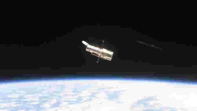 Hubble-March9-2002-from-Columbia-STS109-s109e5875