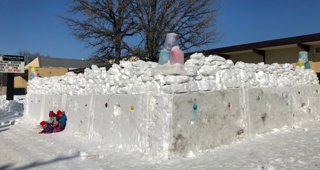 Canadian students build epic snow fort with outdoor classroom inside ...