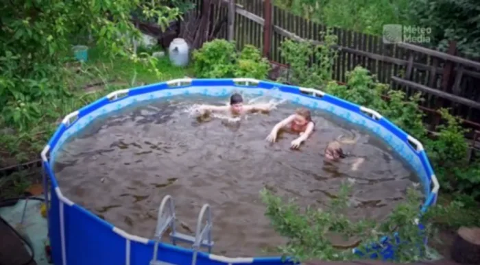 Les piscines et les lacs sont de véritables nids à microbes