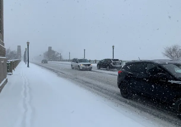 Roads getting slick as snow falls fast across southern Ontario