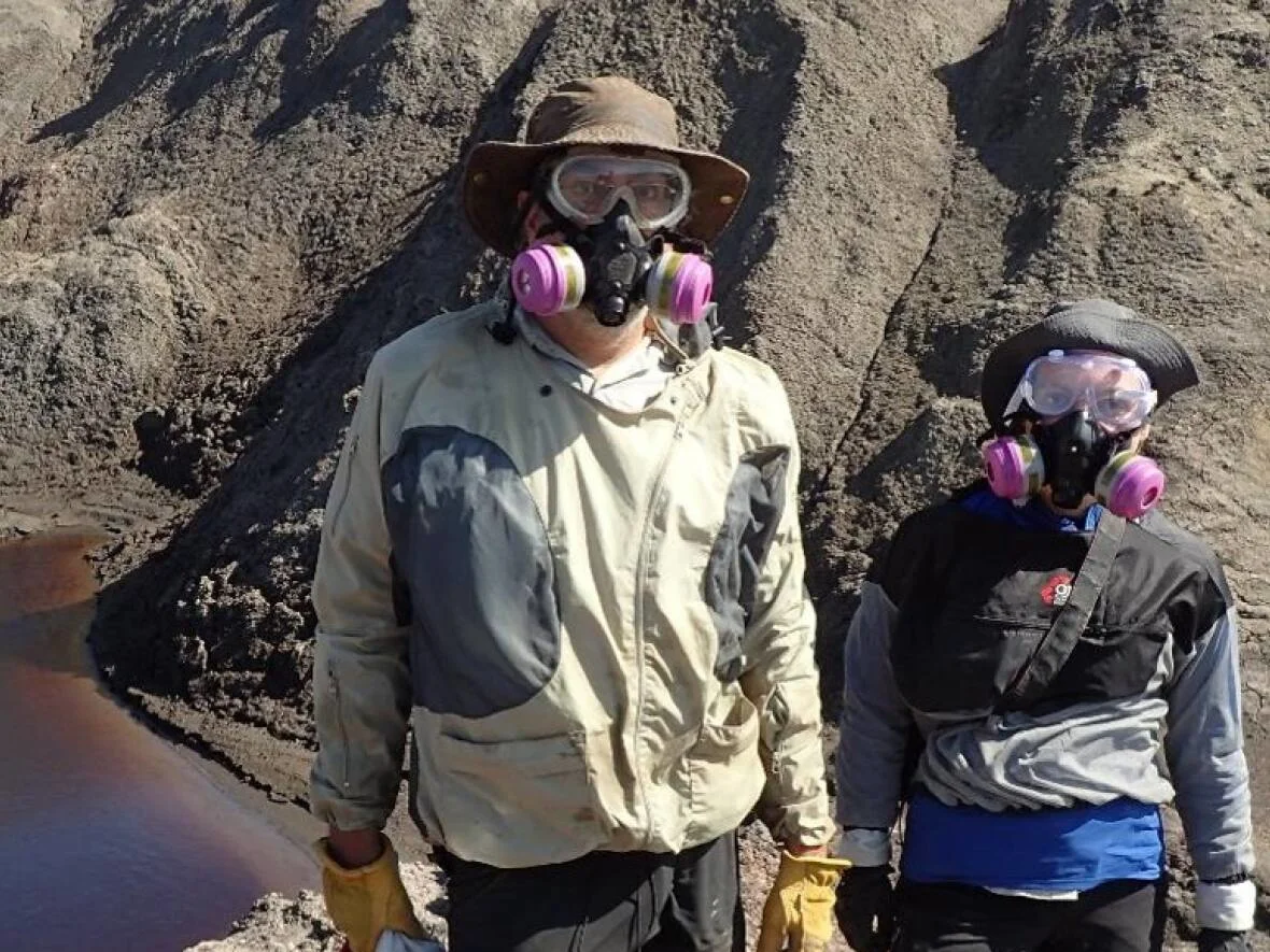 Steve Grasby Rebecca Bryant - Smoking Hills - NRC