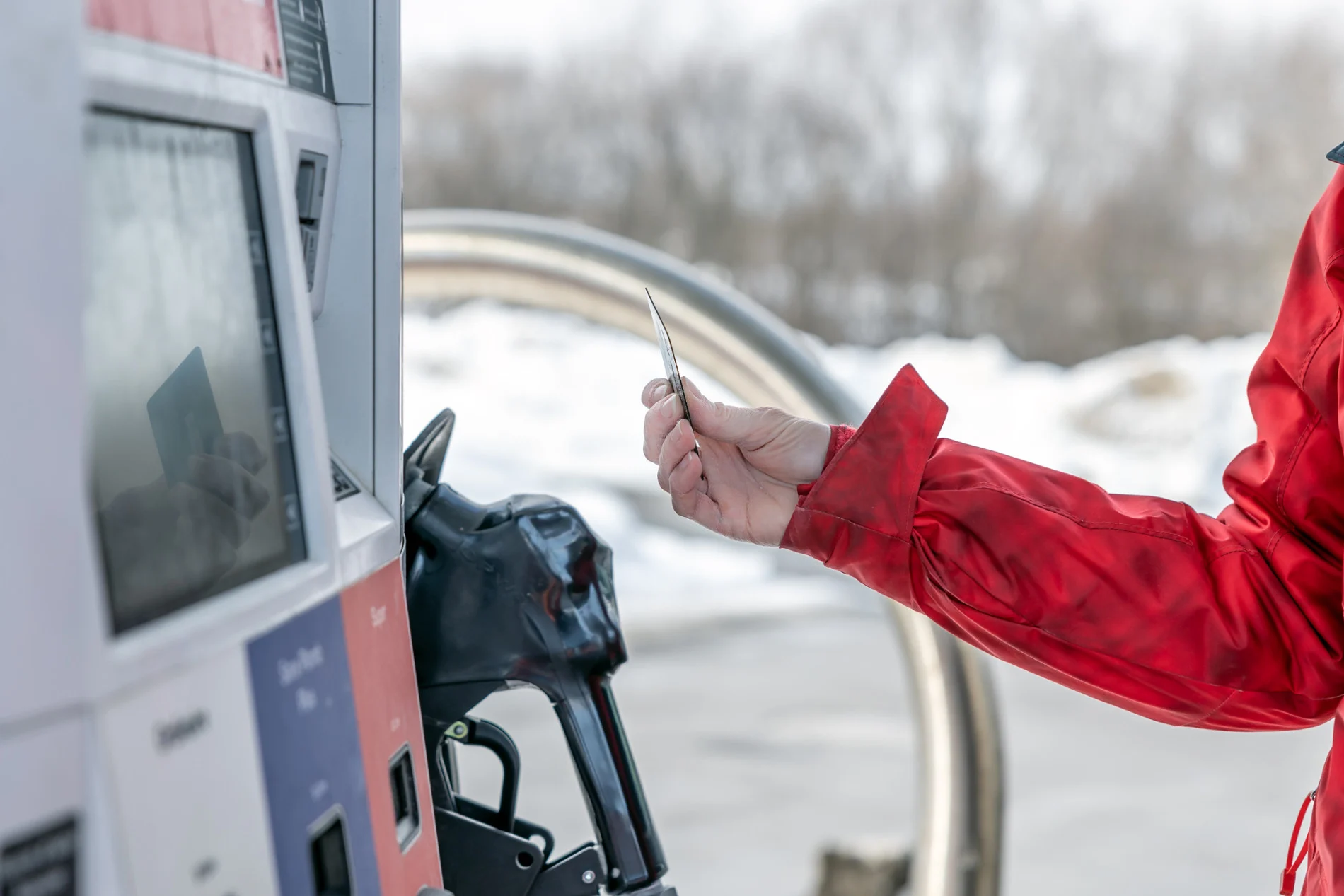 gas station (Onfokus/ iStock/ Getty Images Plus)