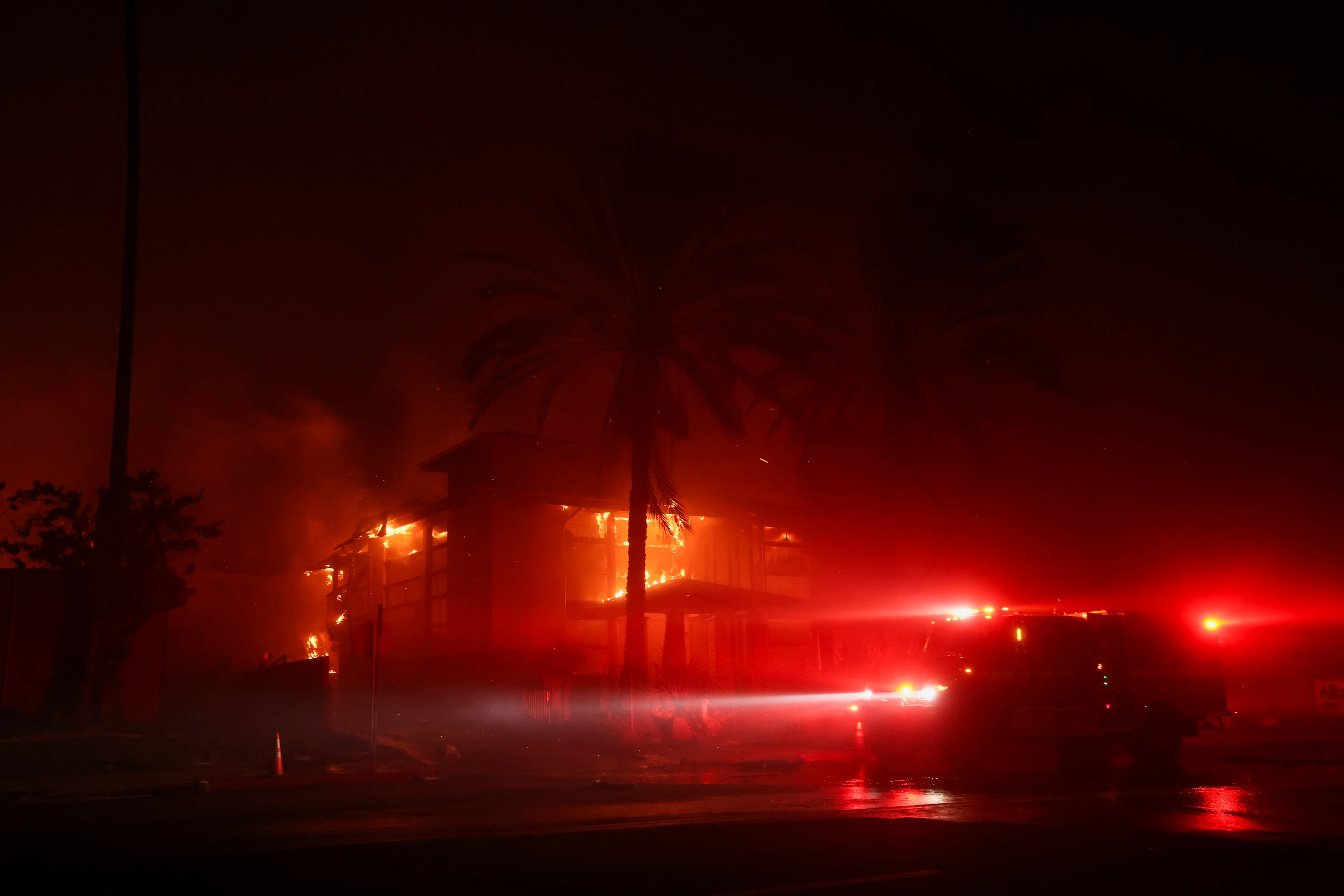 REUTERS - CALIFORNIA WILDFIRES2 - JAN8