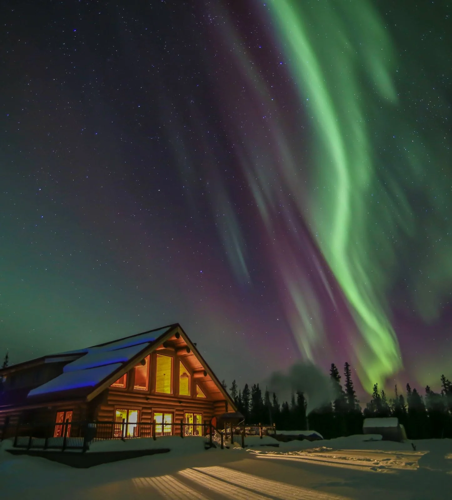 Auroras-Yukon-Tourism