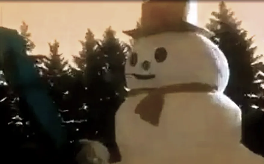  Corncob pipe and button nose: Giant snowman towers over Alberta acreage