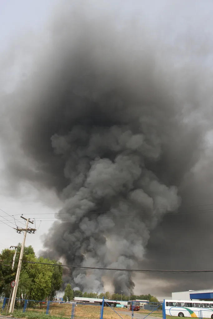 Terremoto Chile 2010-Incendio fabrica plastico