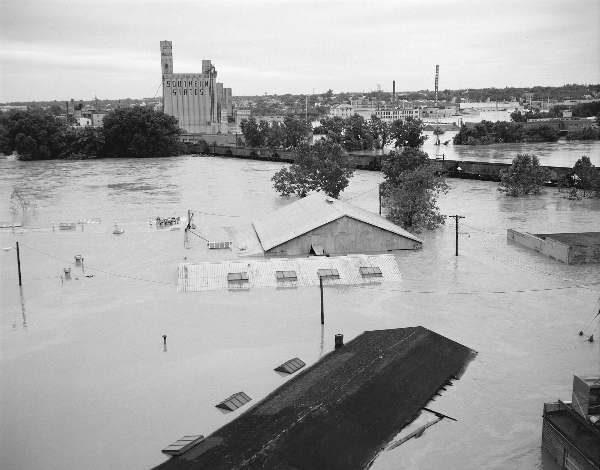 1920px-Richmond Rooftops (7790613150)