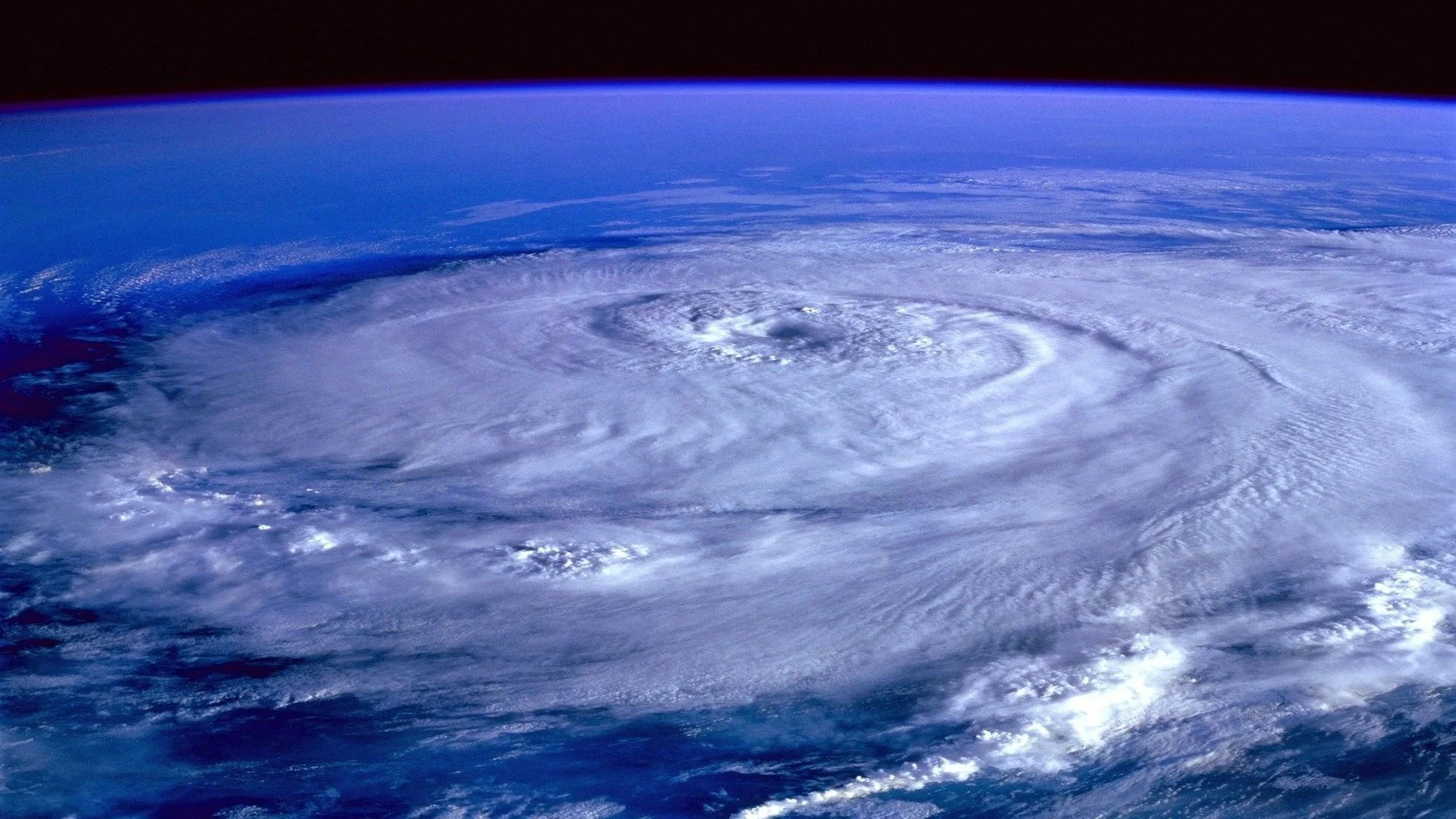 D’ouragan de catégorie 1 à 5 en seulement 24 h : un phénomène exceptionnel 