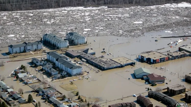 Evacuees likely can't return to Fort McMurray for another week, mayor says