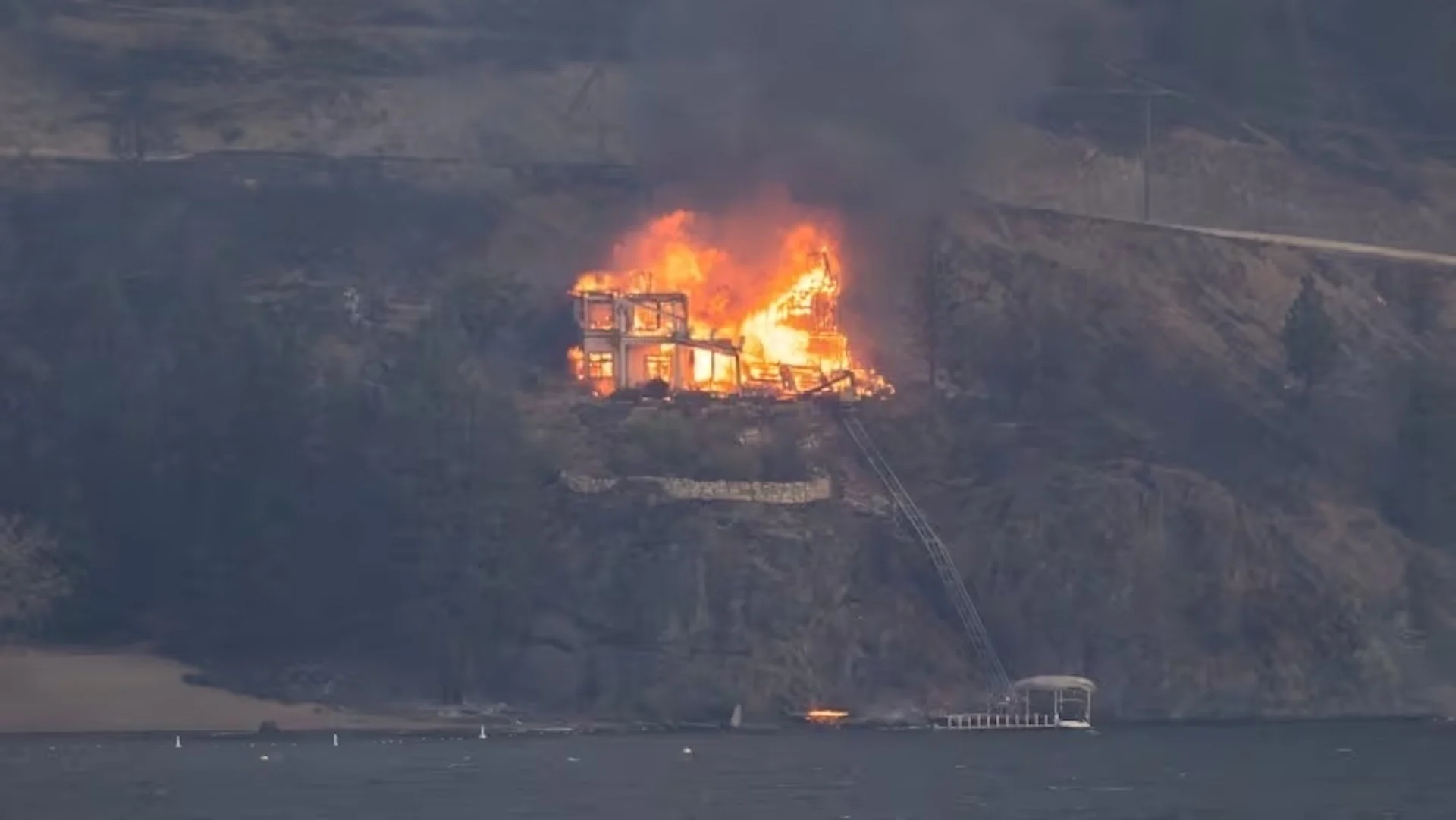 Up to 200 buildings estimated destroyed by Okanagan wildfires, fire chiefs say