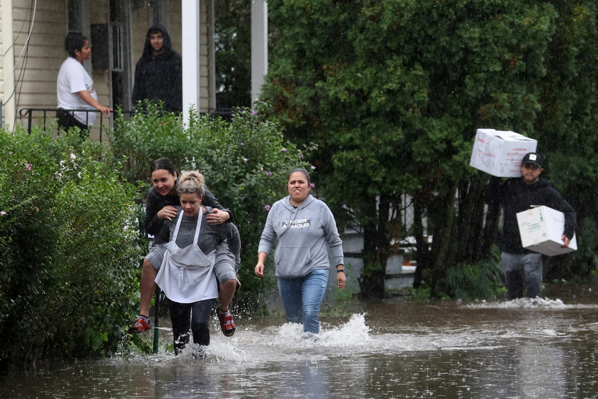  Source: Reuters Residents walk through floodwaters during a heavy rain storm in the New York City suburb of Mamaroneck in Westchester County, New York, U.S., September 29, 2023. REUTERS/Mike Segar TPX IMAGES OF THE DAY