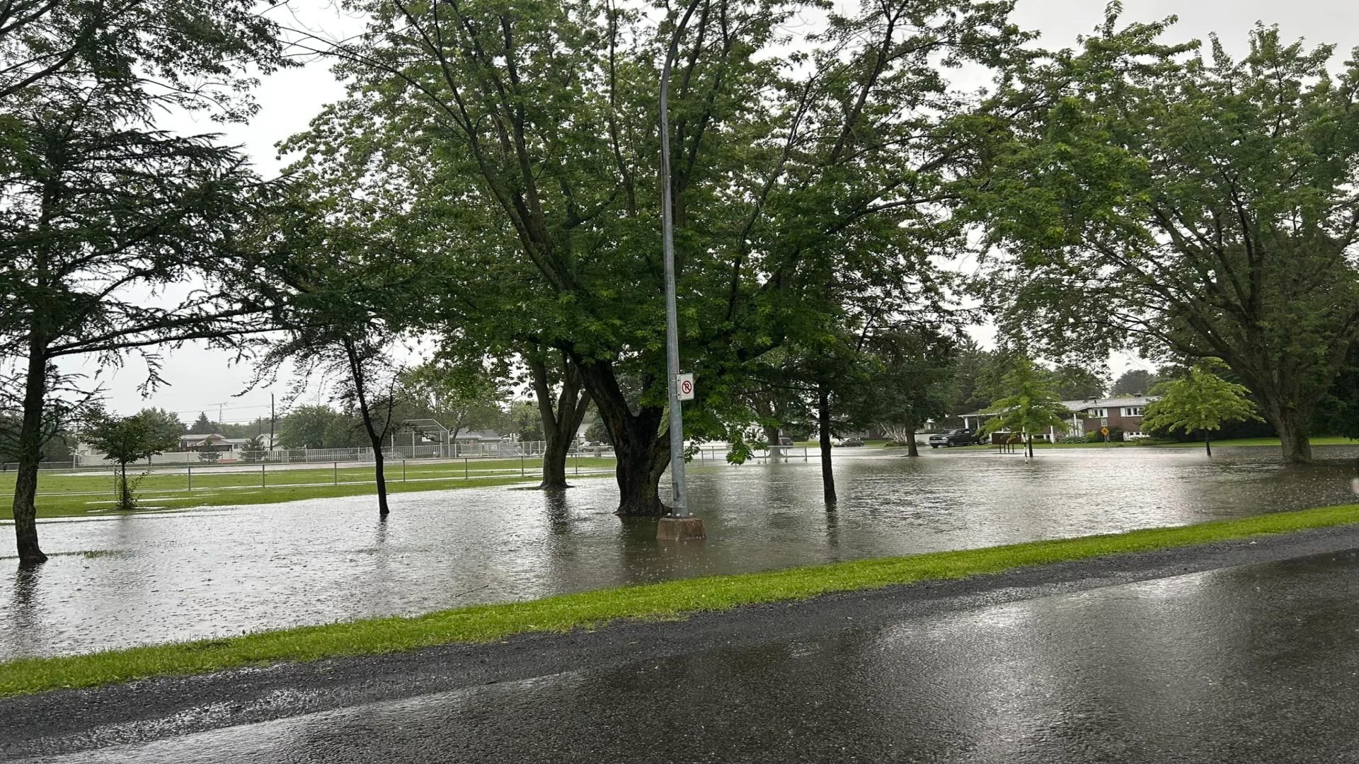 Des routes inondées dans plusieurs secteurs MétéoMédia