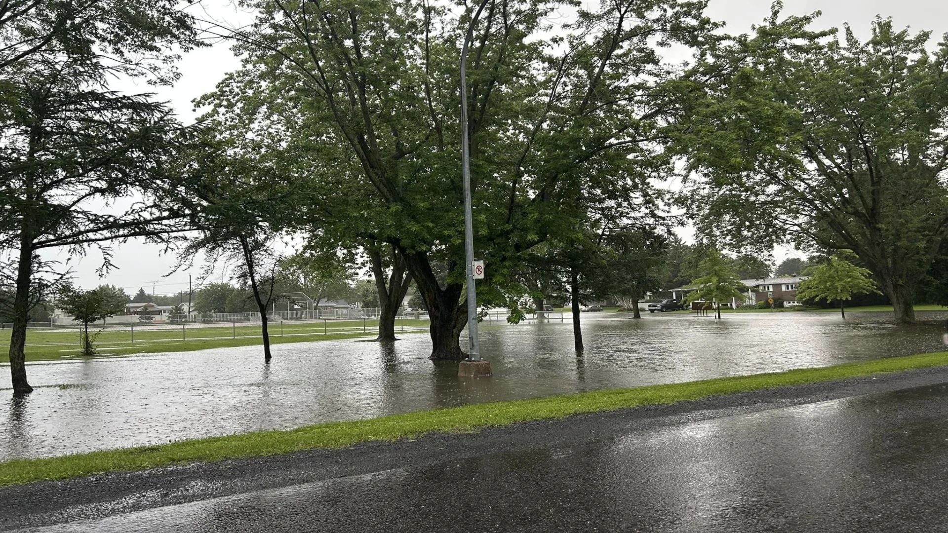 Des routes inondées dans plusieurs secteurs