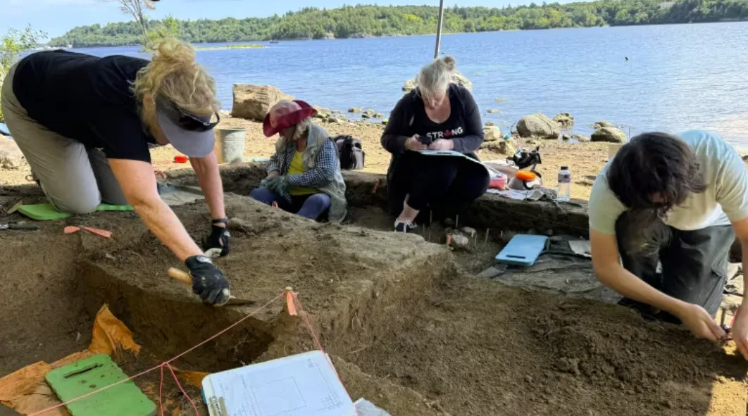 CBC: Archaeologists dig along the shores of Leamy Lake Park, one of several sites in the region known to hold objects up to thousands of years old. (Nicole Williams/CBC)