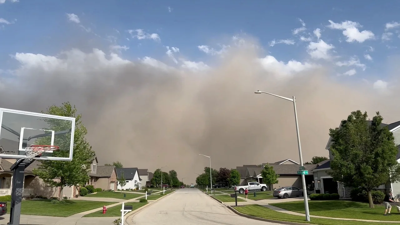 DUST STORM-WEATHER-ILLINOIS/Stephanie Alderson Heppe/via REUTERS