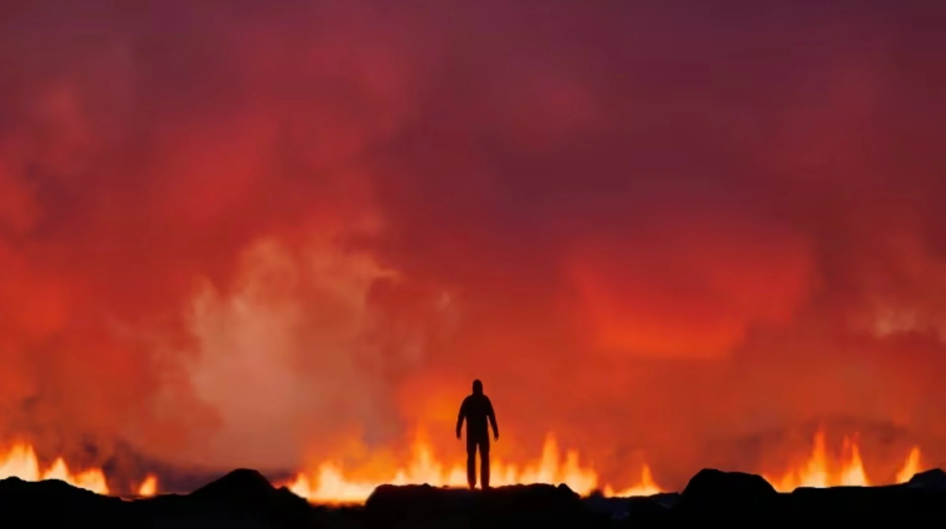 Iceland's erupting volcano an 'unforgettable' close encounter, says photographer