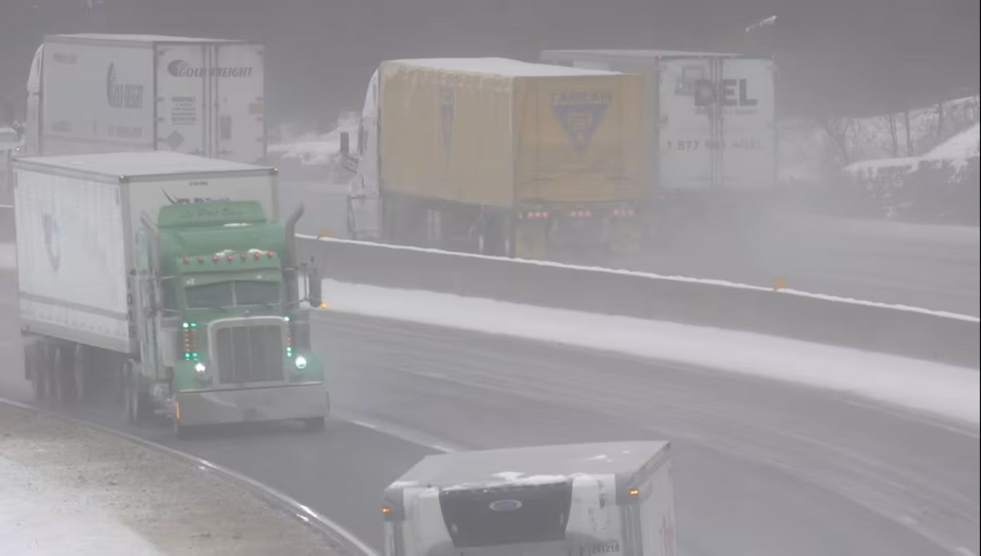 Snow squalls again batter Kingston-Belleville area, close parts of 401