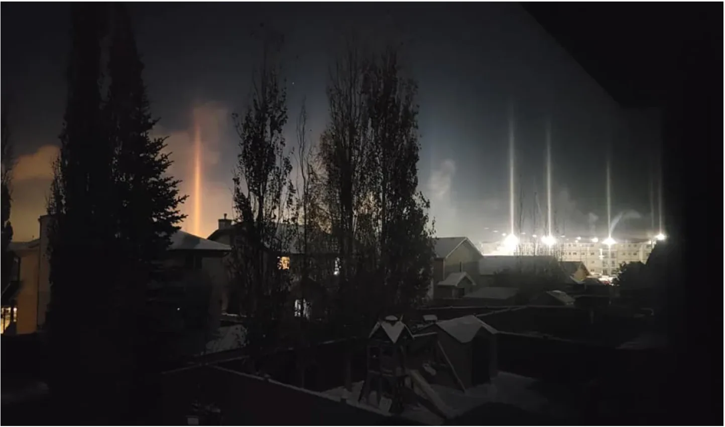CBC: Renée Durant saw these light pillars in Spruce Grove at about 6 a.m. Wednesday. She says it was about –25 C at the time. (Renee Durant/Facebook)