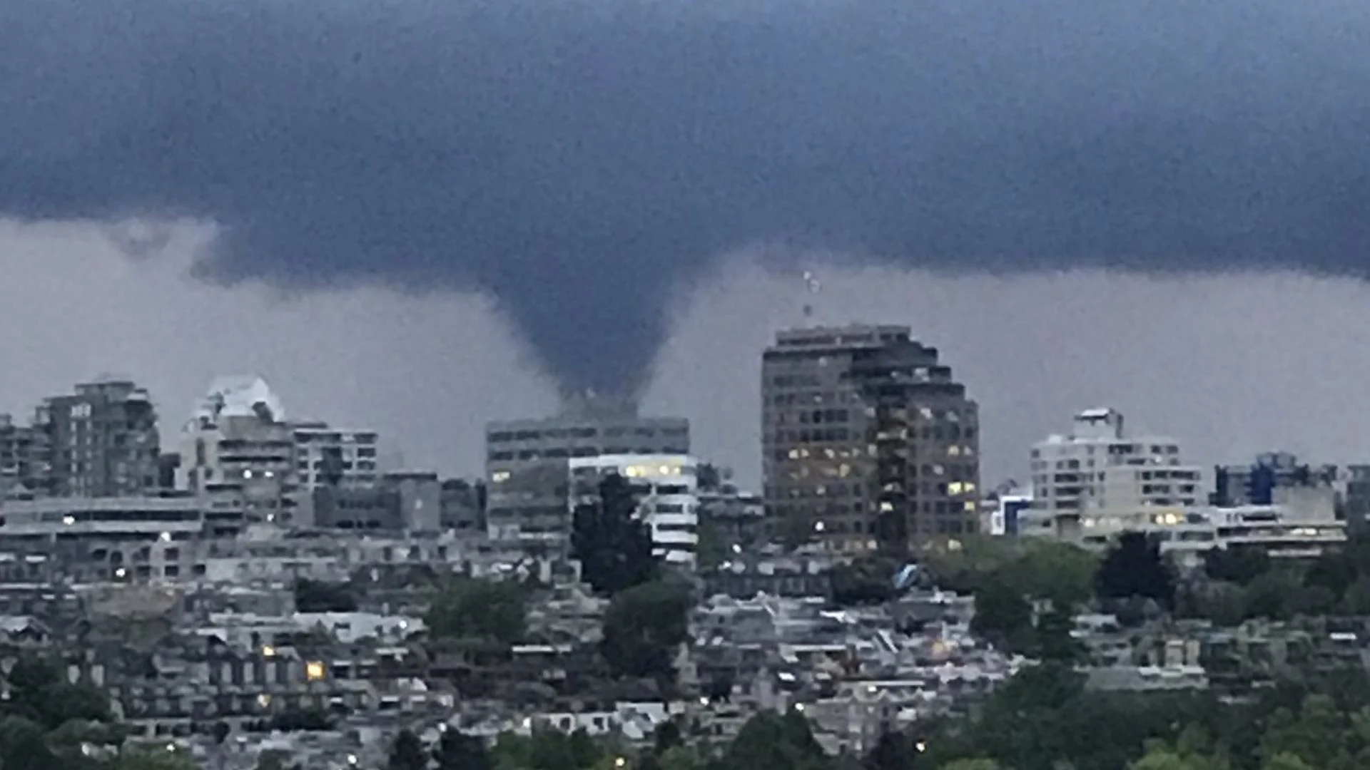 Fascinating funnel cloud spotted in Vancouver