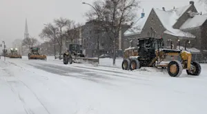 Outages, closures reported as snowstorm hits southern Quebec