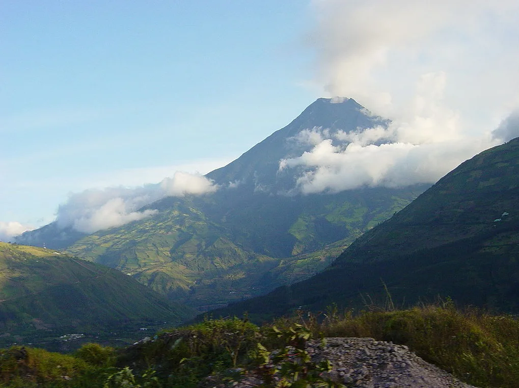 wiki cc ecuador volcano