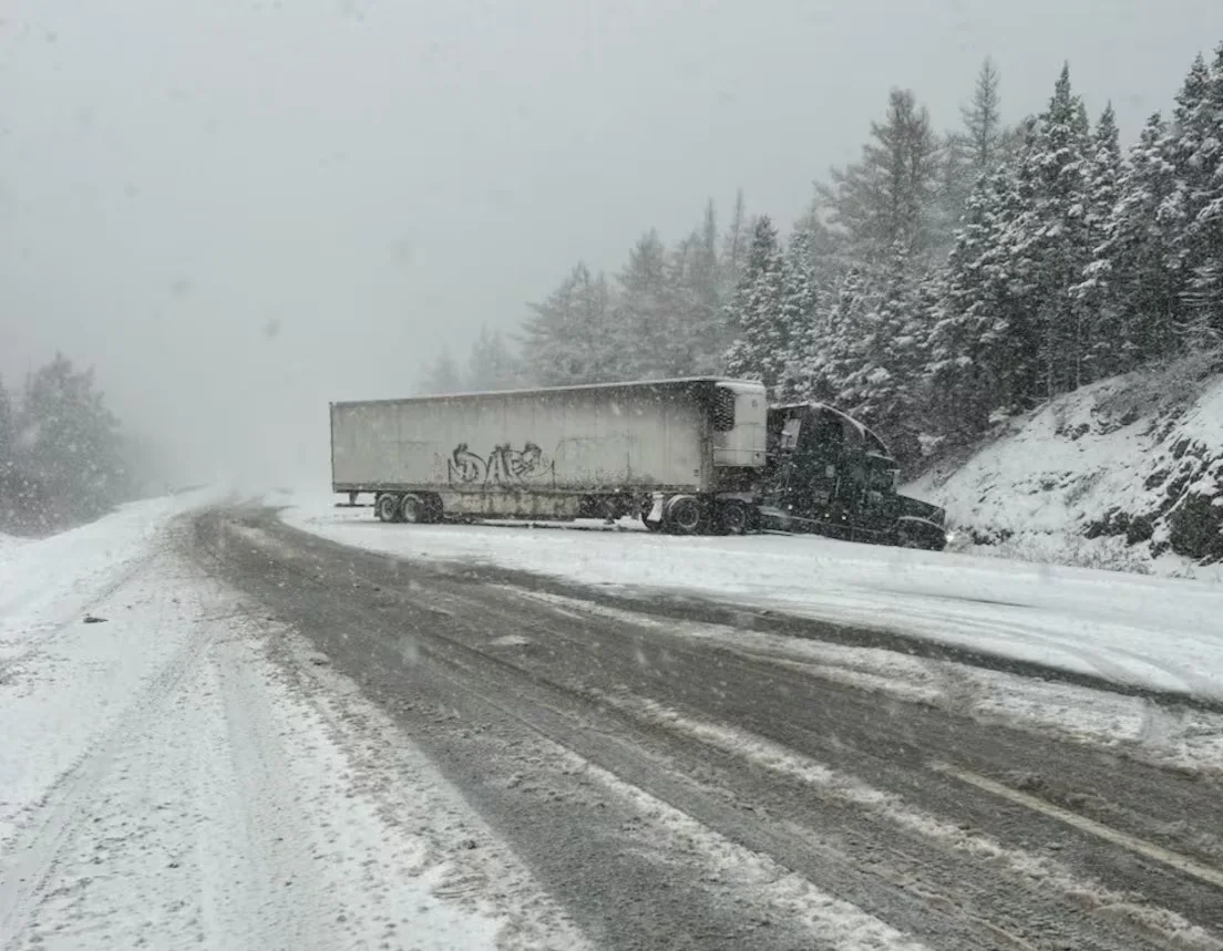 Transport truck in ditch, Newfoundland/Glovertown RCMP via CBC