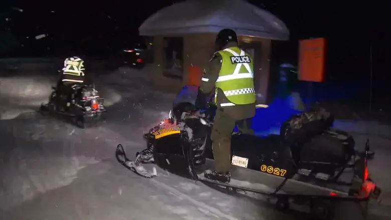 1 dead, 5 missing after snowmobilers fall through ice on Lac Saint-Jean