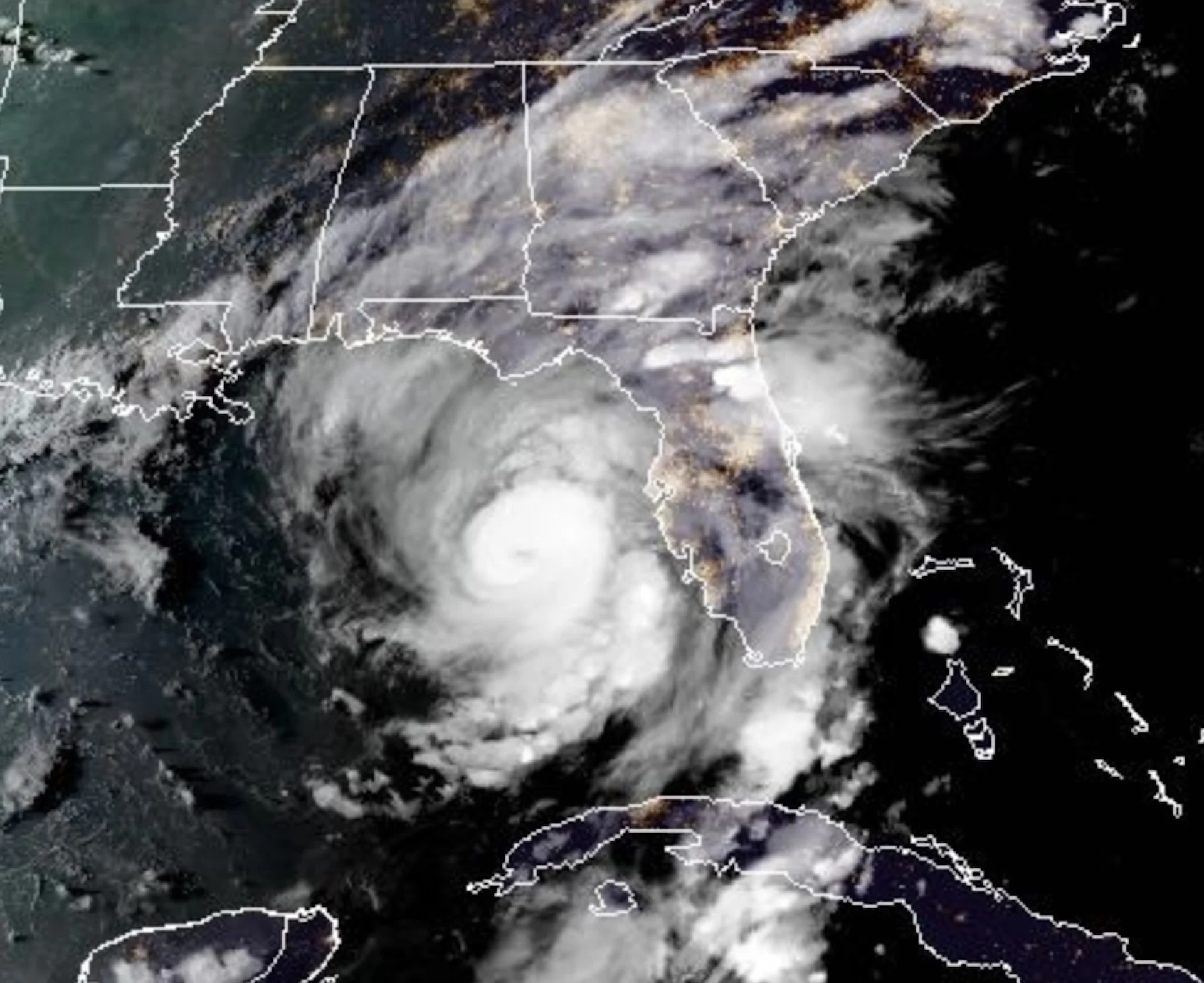 Idalia touche terre en Floride avec des vents de 205 km/h