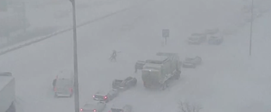 Winter storm brings traffic to a standstill in Ontario, Quebec (PHOTOS)
