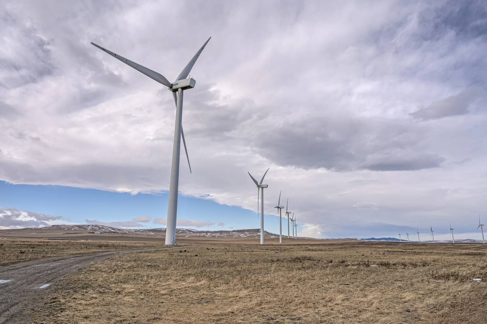Power generating windmills in the Rocky Mountain foothills near Fort Macleod, Alberta. (James_Gabbert/ iStock/ Getty Images Plus)